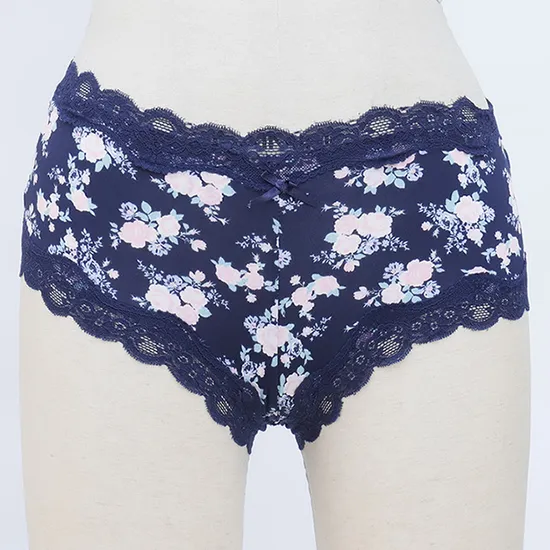 Pantaloncini modellanti da donna. Intimo aderente