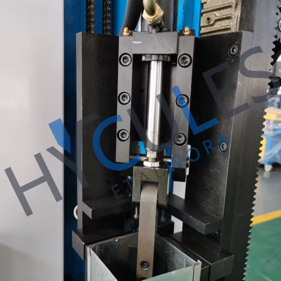 Macchina per la formatura di condotti d'aria rettangolari per fogli di chiusura della cucitura idraulica